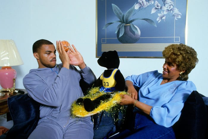 1986-Charles-Barkley-mom-Charcey-Glenn-079006388.jpg